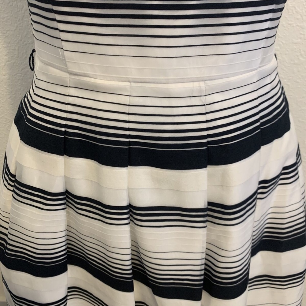 White House Black Market Striped Strapless Party Sun Dress Women's Size 2 - Picture 8 of 14